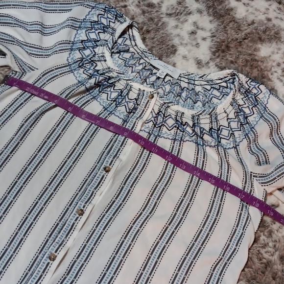 New Directions Embroidered Top - Picture 3 of 6